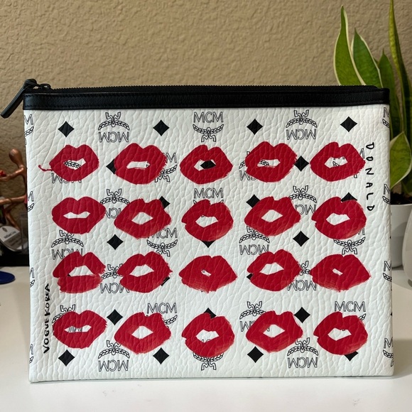 MCM RARE KOREA VOGUE POUCH - Picture 1 of 9